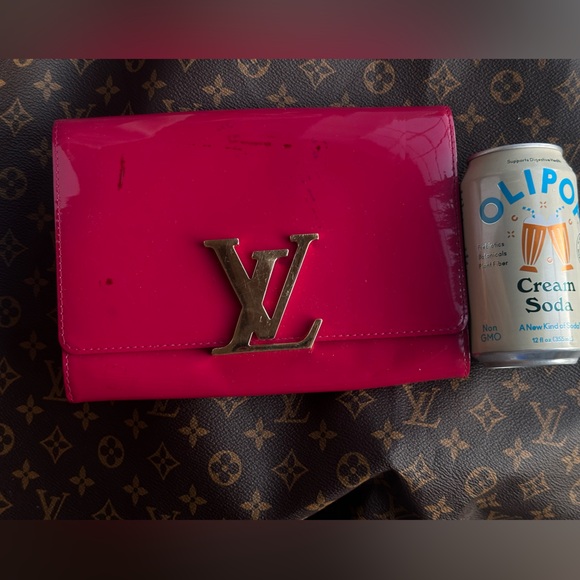 Auth LOUIS VUITTON Louise Hot Pink Patent Leather Clutch - Picture 5 of 12